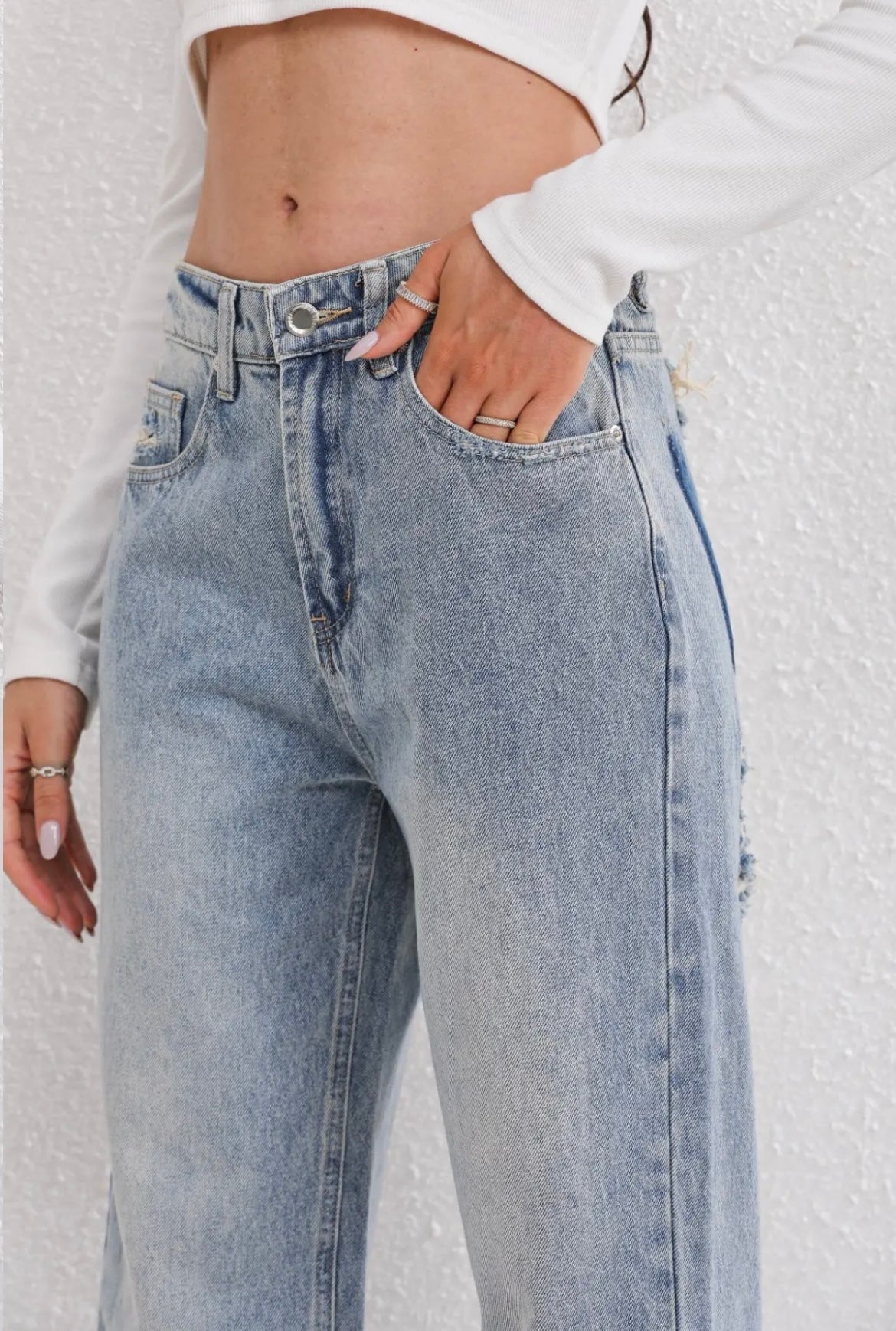 RIPPED | STRAIGHT LEG JEANS